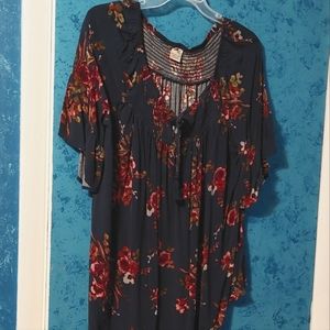 Blue and red flowered blouse. Size 2x 20-22